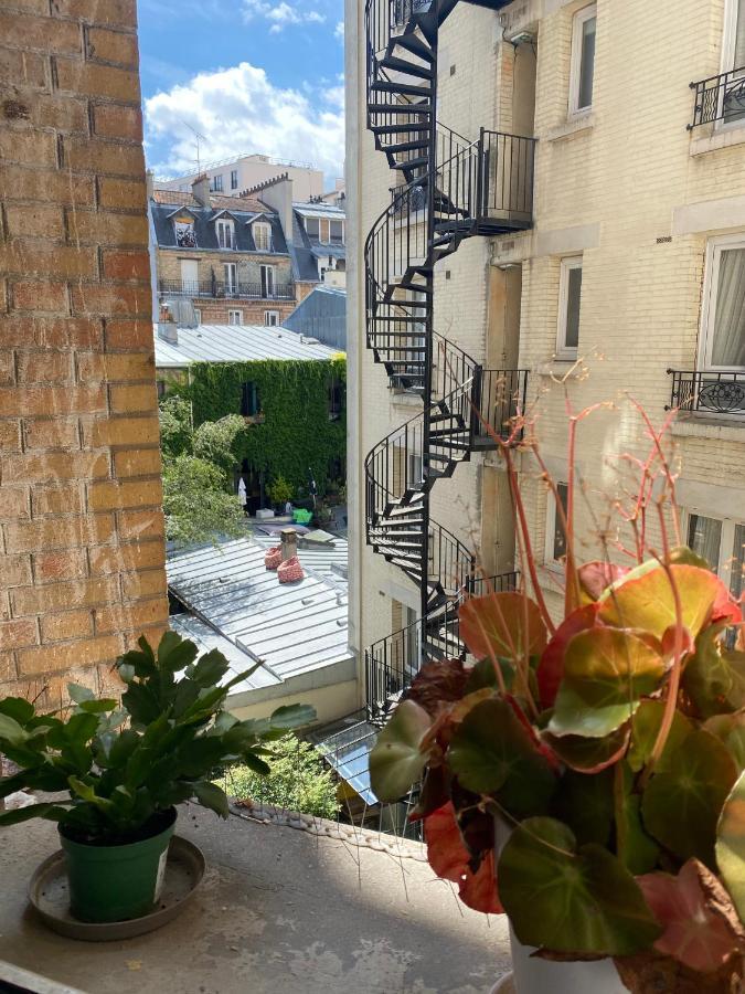Grand F2 Avec Vue Sur La Maison De Georges Brassens Lejlighed Paris Eksteriør billede